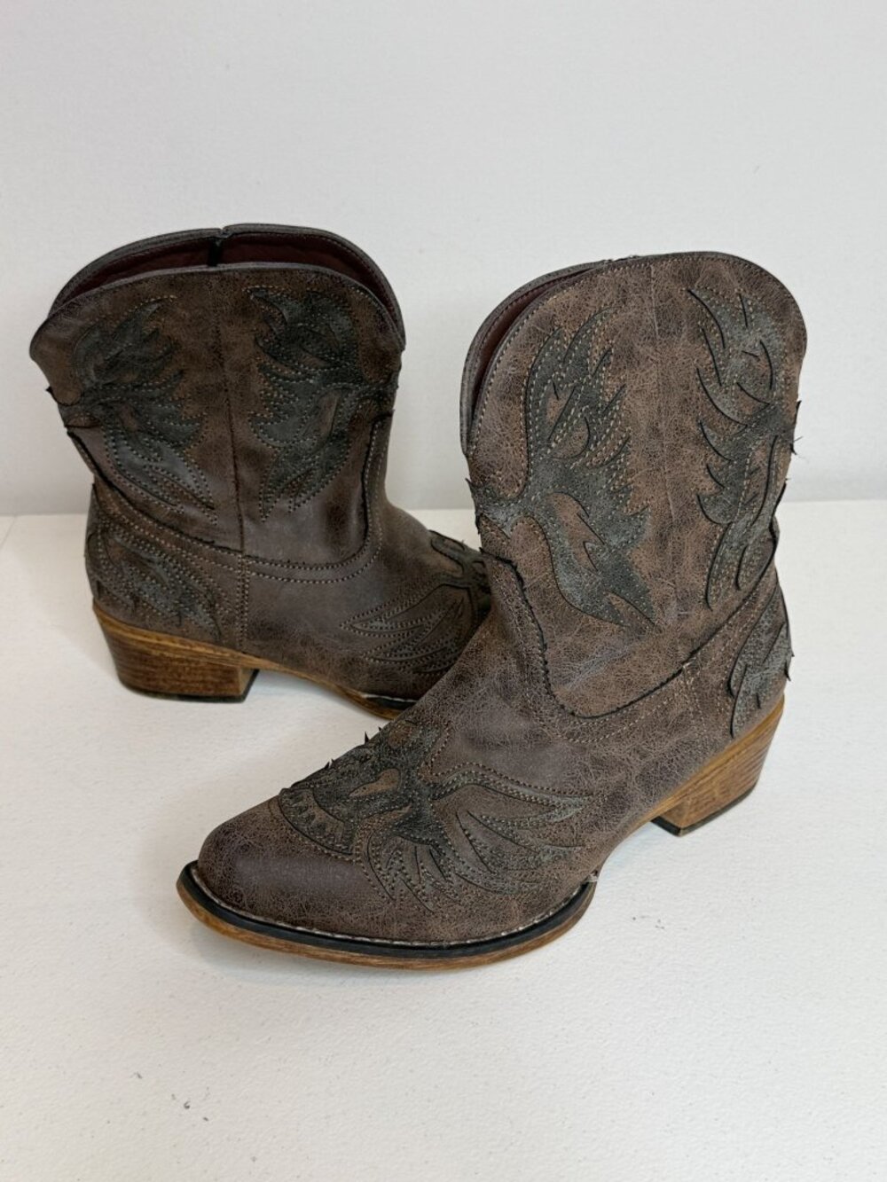 Roper 8.5 Brown Distressed Western Cowboy Short Boots